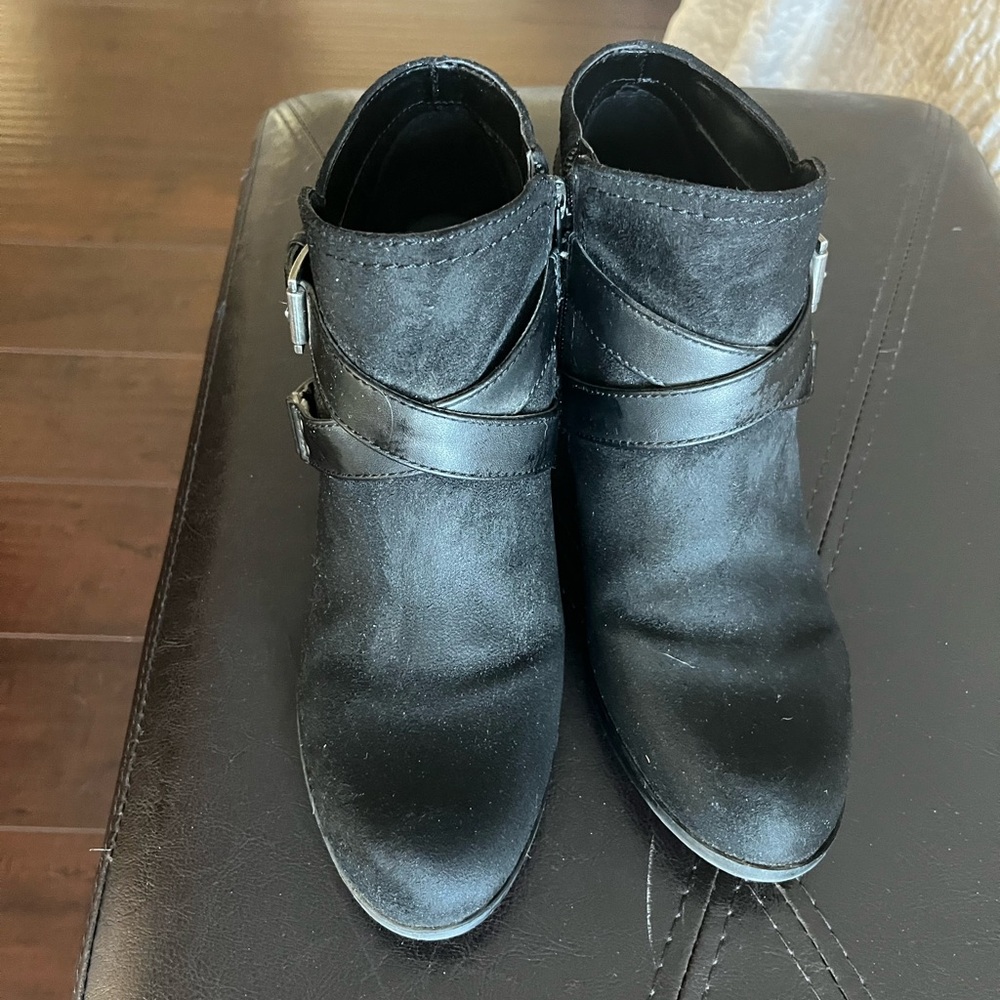Indigo Rd. Women’s Micro Suede Black Ankle Boots Size 9M